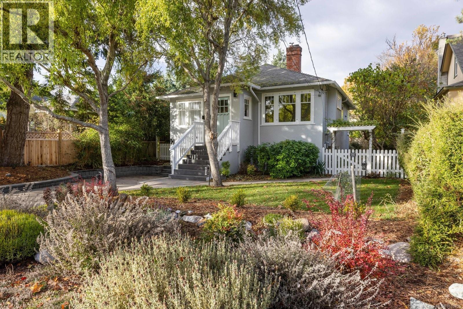 2168 Bartlett Ave, Oak Bay, British Columbia