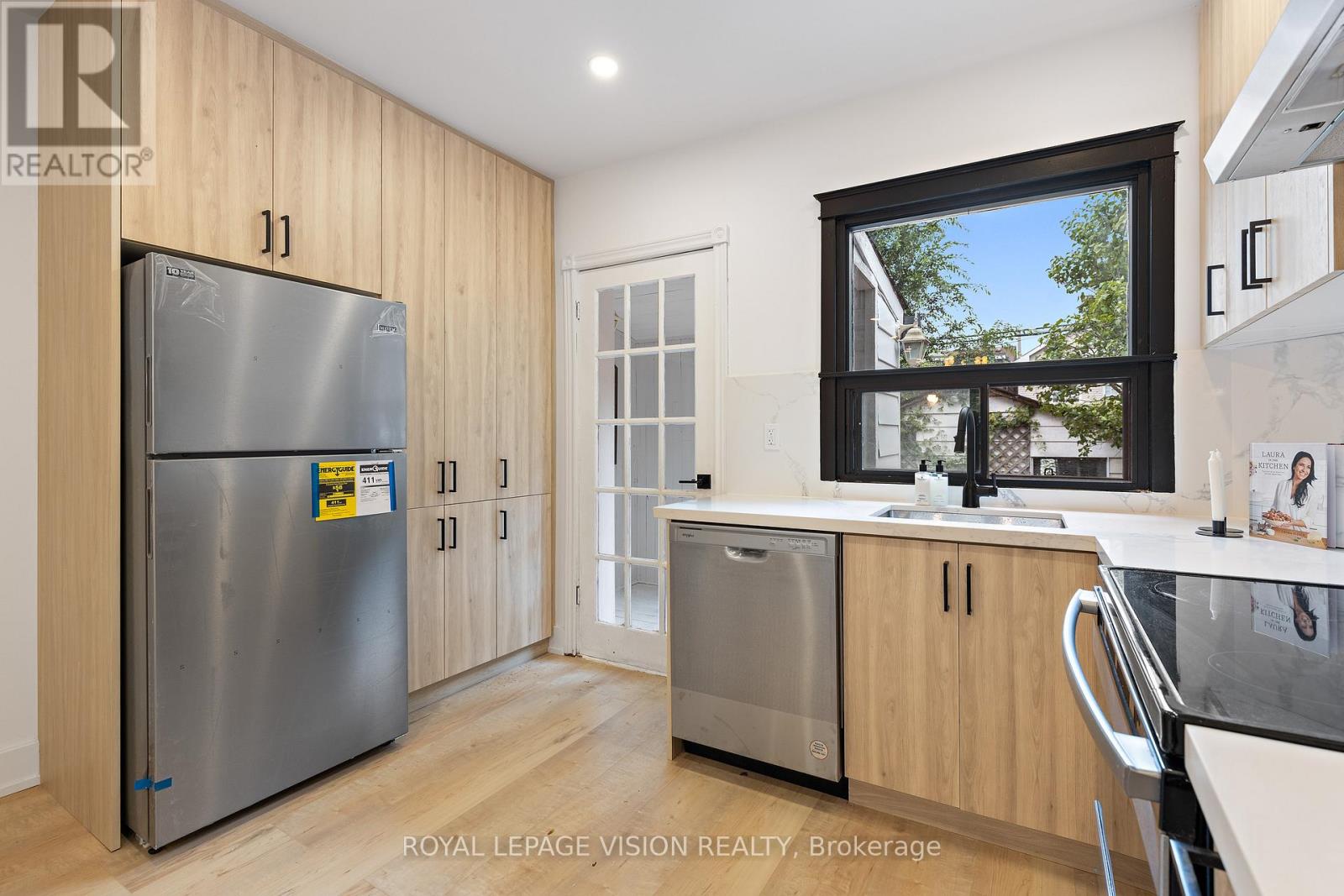 92 Bastedo Avenue, Toronto, Ontario  M4C 3N1 - Photo 17 - E12510618