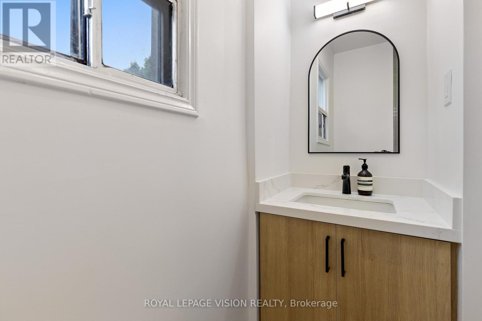 92 Bastedo Avenue, Toronto, Ontario  M4C 3N1 - Photo 23 - E12510618