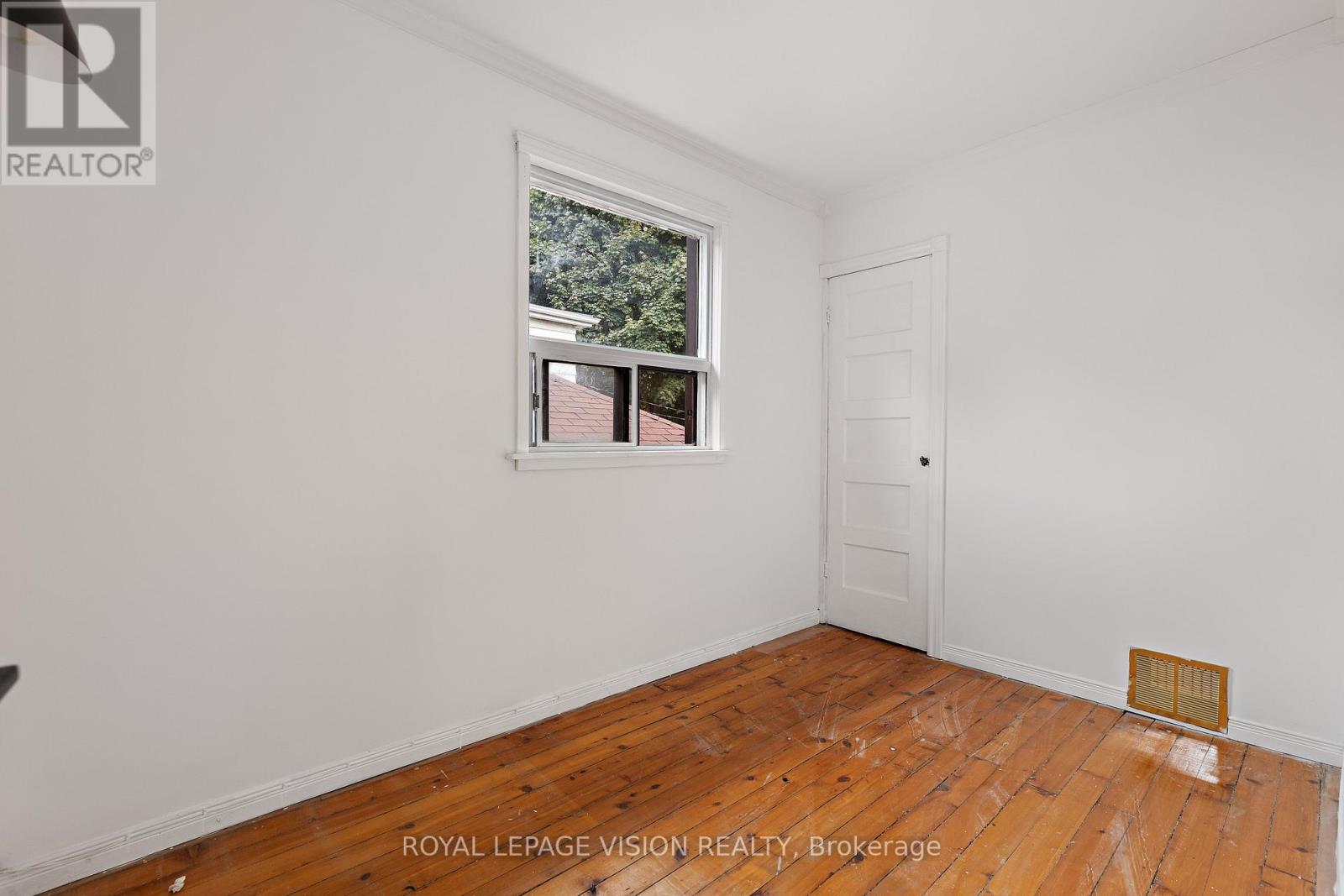 92 Bastedo Avenue, Toronto, Ontario  M4C 3N1 - Photo 27 - E12510618