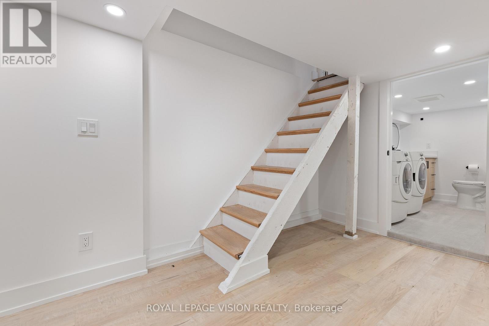 92 Bastedo Avenue, Toronto, Ontario  M4C 3N1 - Photo 28 - E12510618