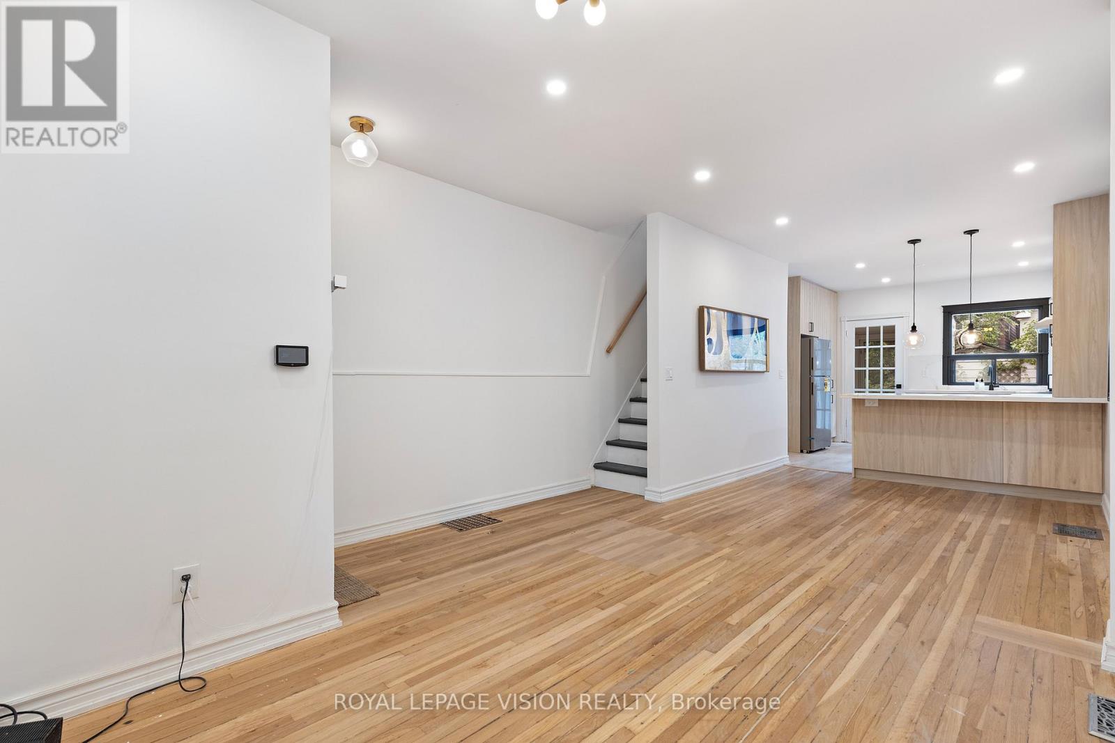 92 Bastedo Avenue, Toronto, Ontario  M4C 3N1 - Photo 6 - E12510618