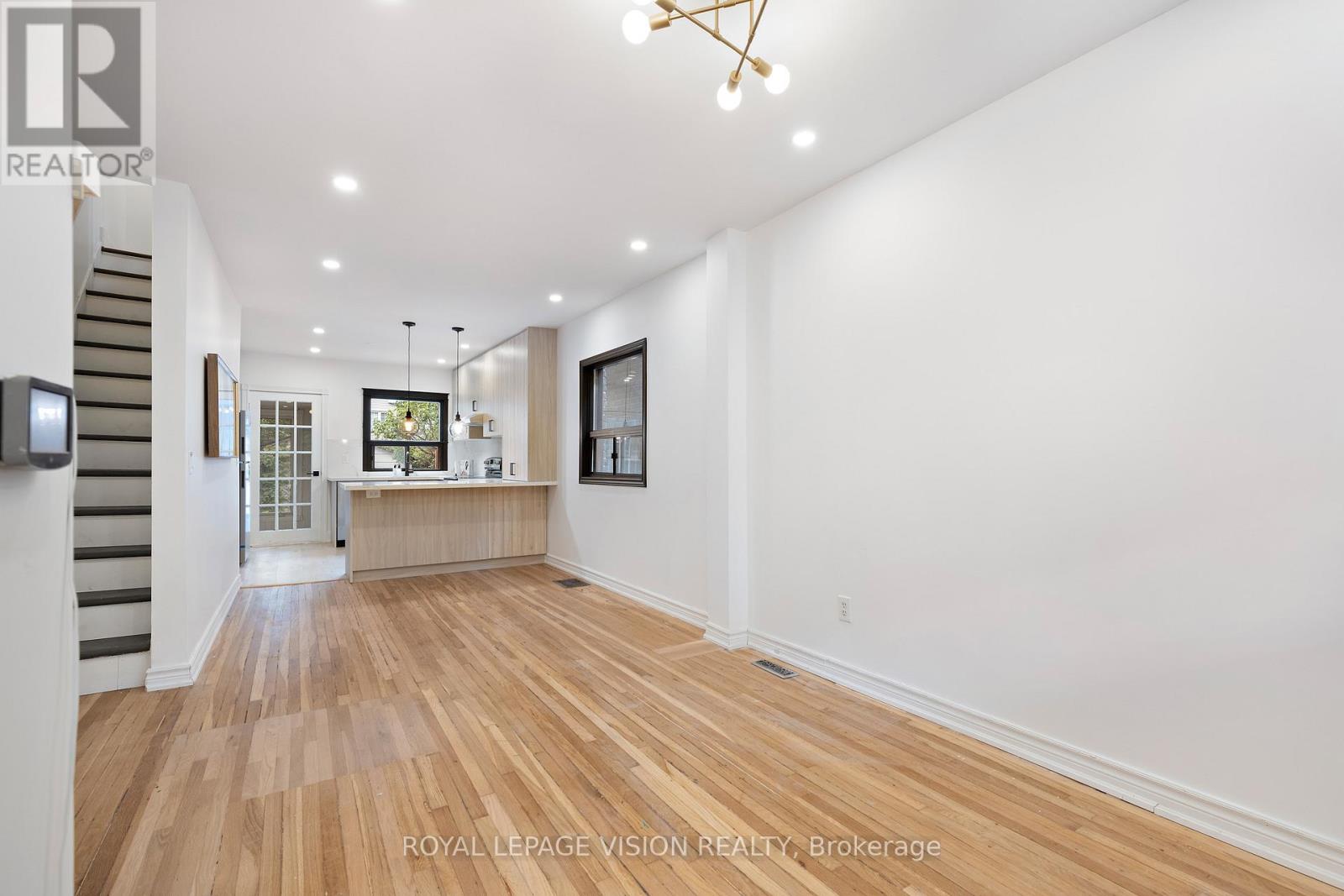 92 Bastedo Avenue, Toronto, Ontario  M4C 3N1 - Photo 9 - E12510618