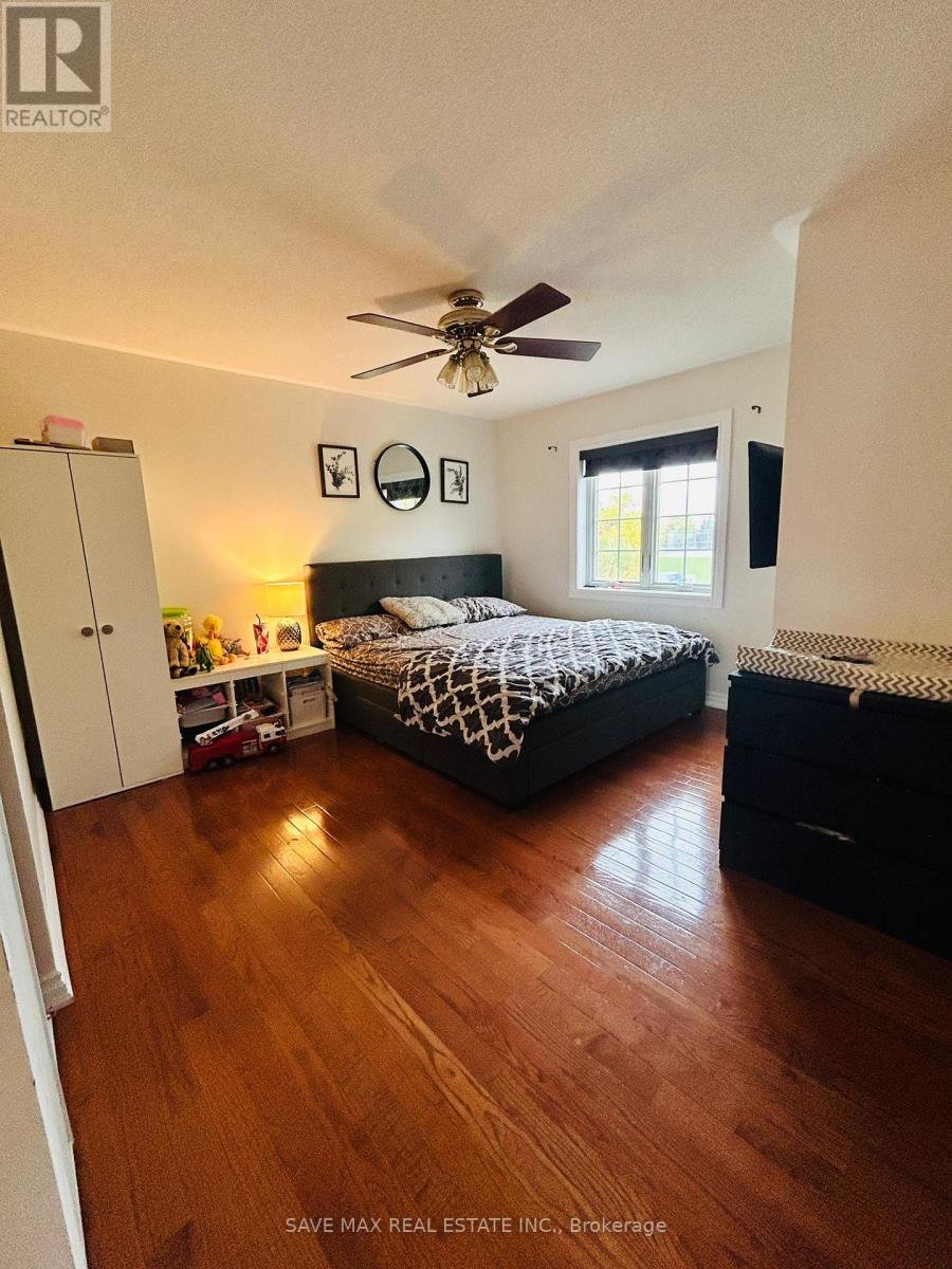 1372 Godwick Drive, Mississauga, Ontario  L5N 7X3 - Photo 10 - W12510622