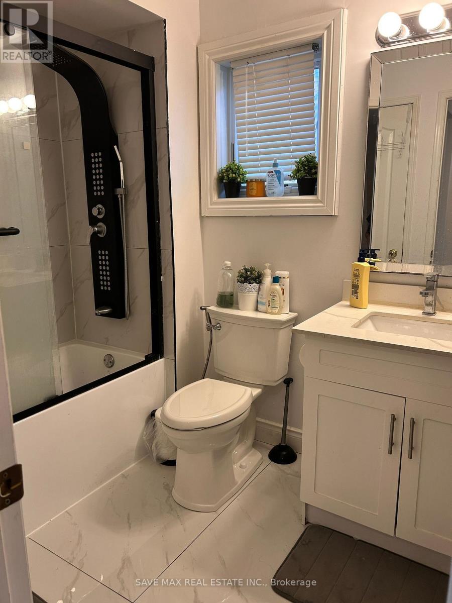 1372 Godwick Drive, Mississauga, Ontario  L5N 7X3 - Photo 11 - W12510622