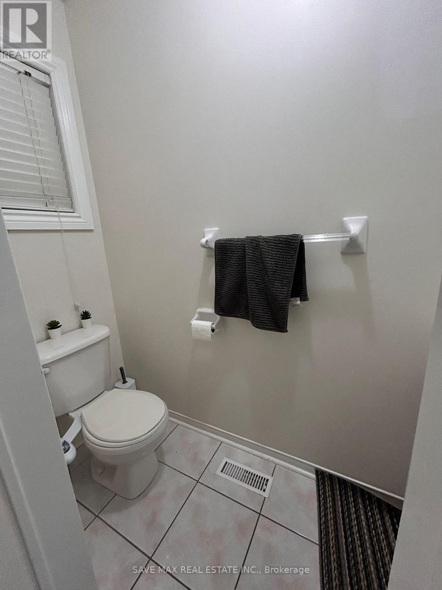 1372 Godwick Drive, Mississauga, Ontario  L5N 7X3 - Photo 12 - W12510622