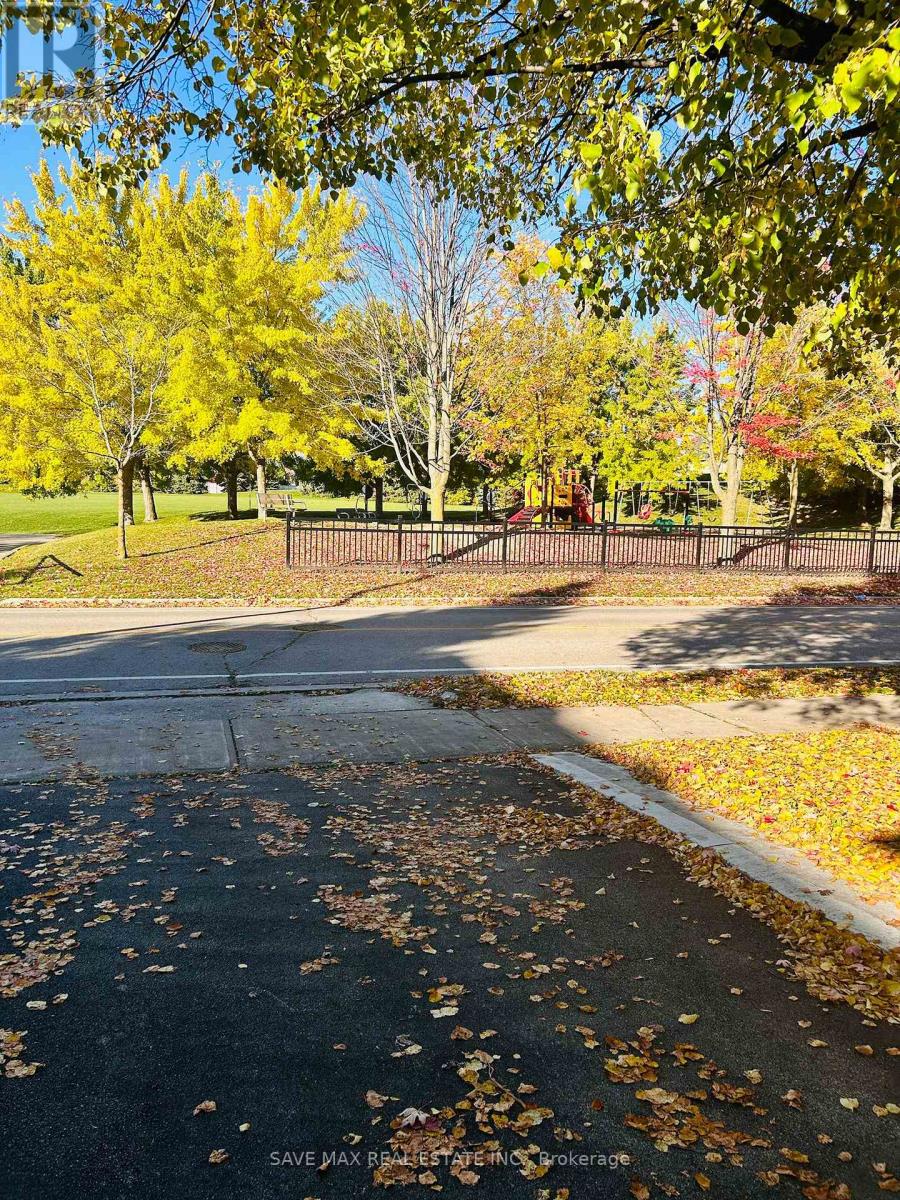 1372 Godwick Drive, Mississauga, Ontario  L5N 7X3 - Photo 2 - W12510622