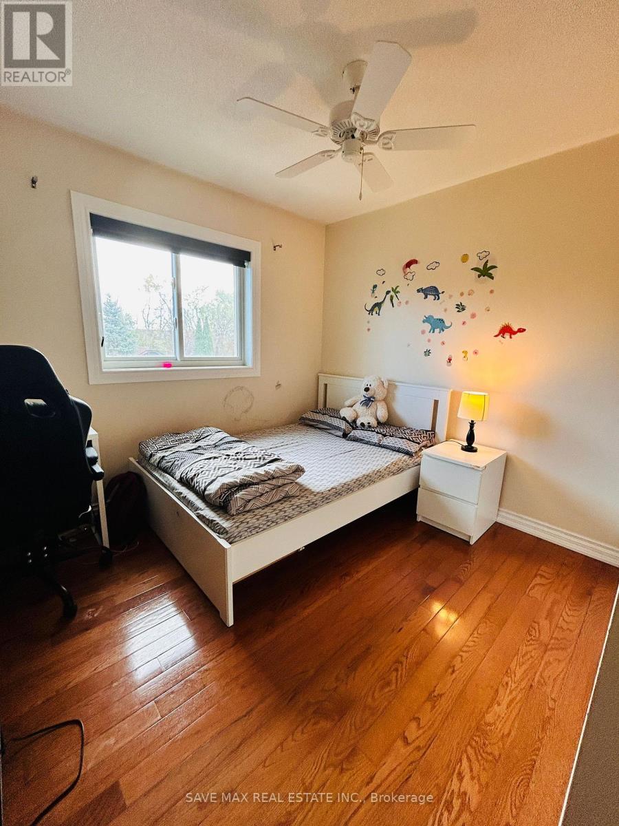 1372 Godwick Drive, Mississauga, Ontario  L5N 7X3 - Photo 7 - W12510622