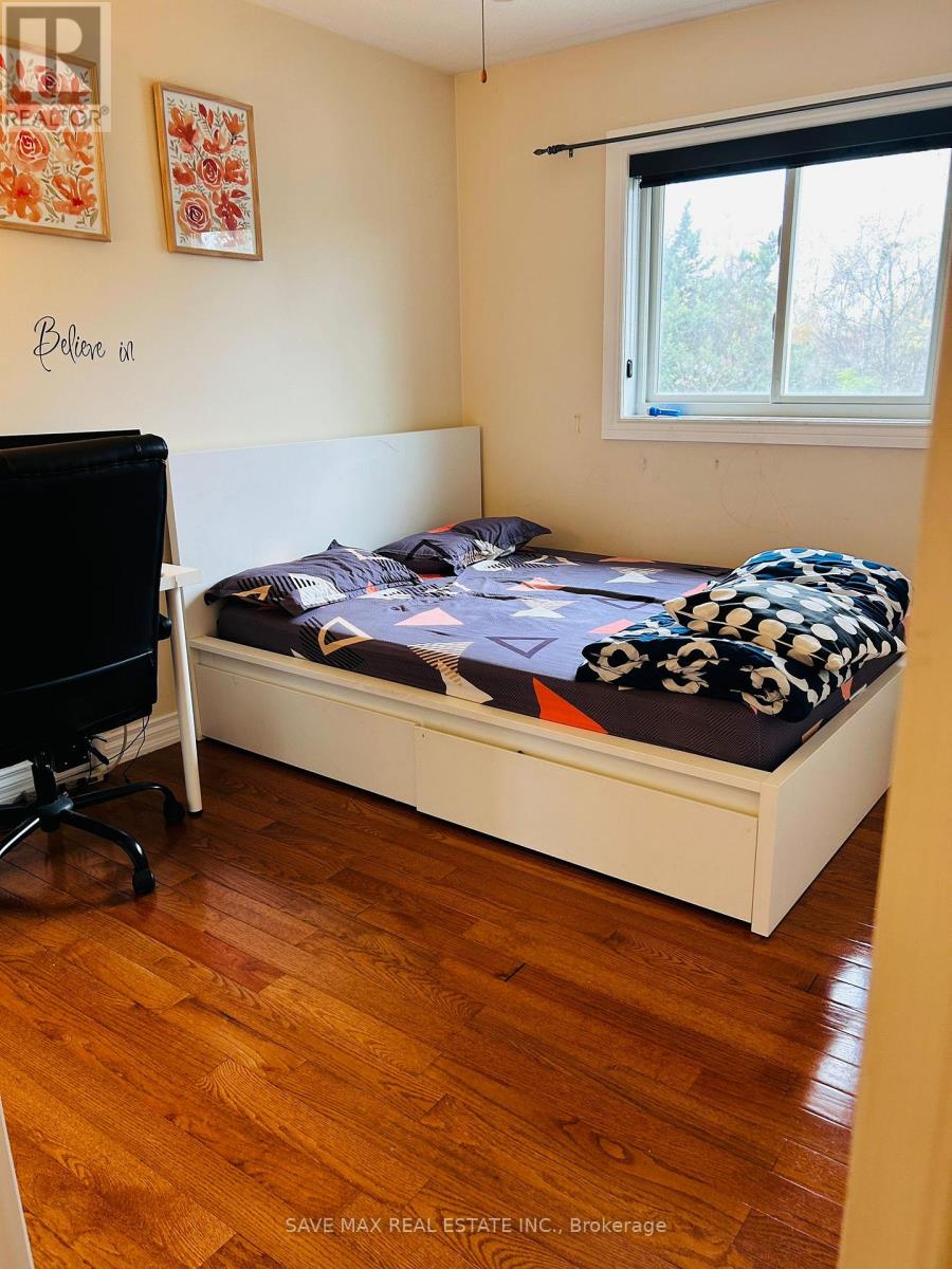 1372 Godwick Drive, Mississauga, Ontario  L5N 7X3 - Photo 8 - W12510622