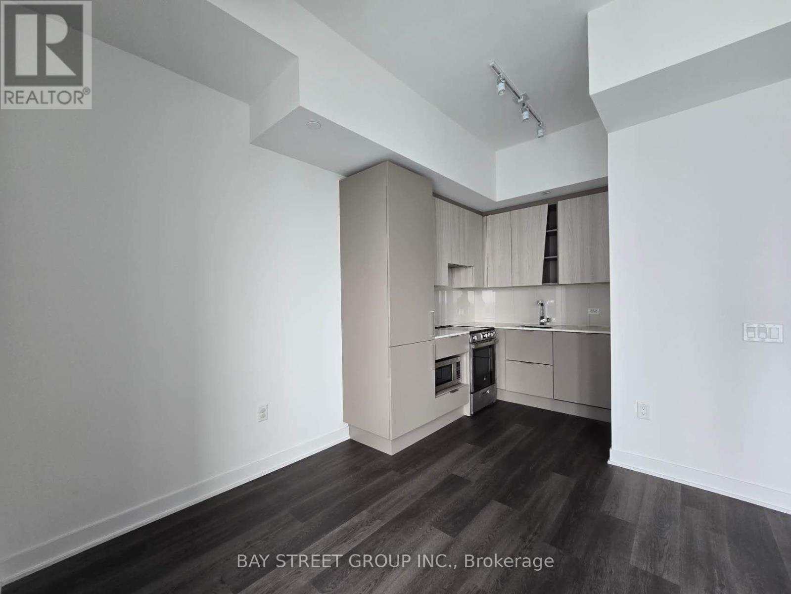 3010 - 3900 Confederation Parkway, Mississauga, Ontario L5B 0M3 - Photo 7 - W12498504