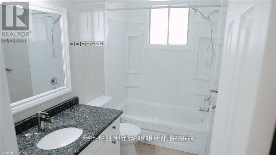 Main - 1072 Jalna Boulevard, London South, Ontario  N6E 2J5 - Photo 3 - X12510674