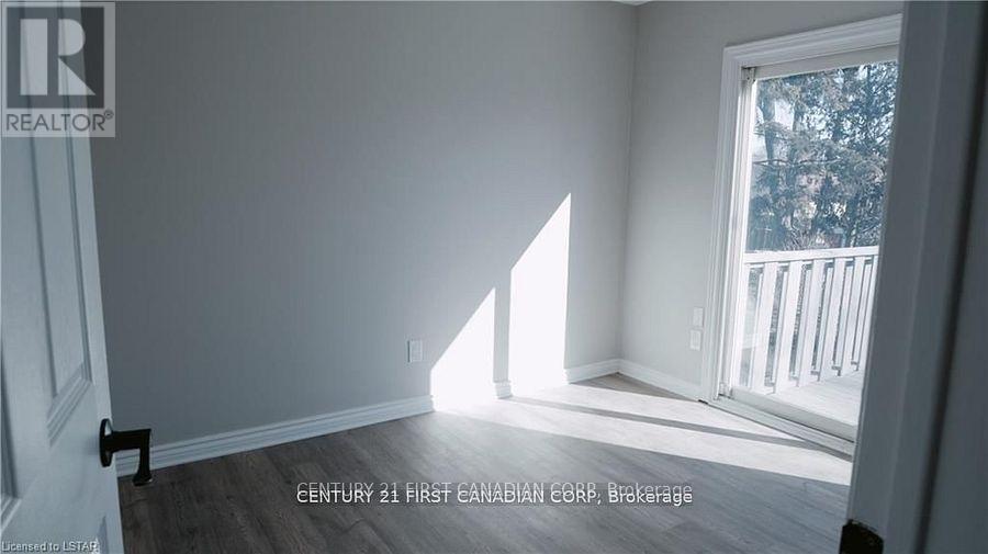 Main - 1072 Jalna Boulevard, London South, Ontario  N6E 2J5 - Photo 4 - X12510674