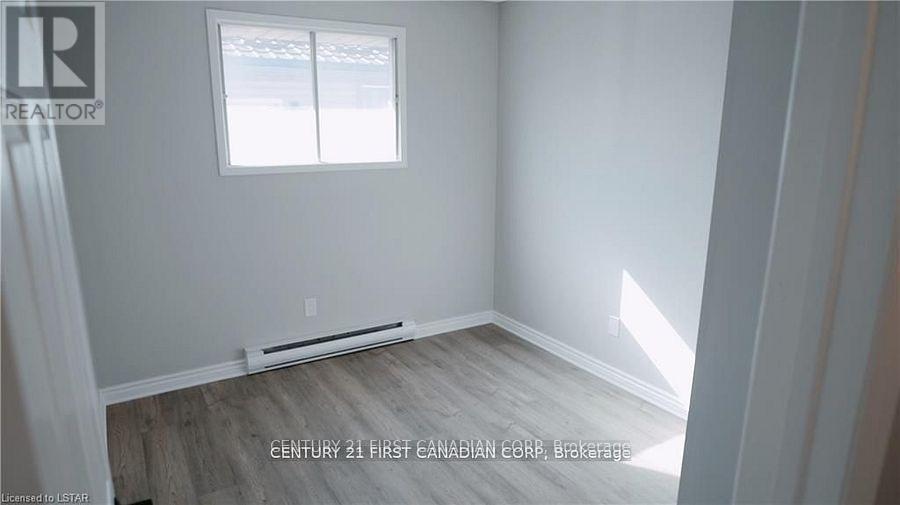 Main - 1072 Jalna Boulevard, London South, Ontario  N6E 2J5 - Photo 5 - X12510674