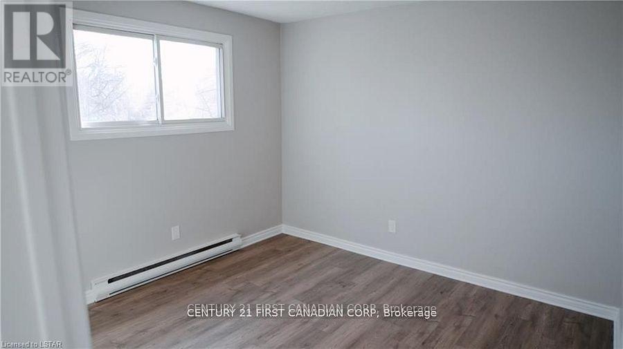 Main - 1072 Jalna Boulevard, London South, Ontario  N6E 2J5 - Photo 6 - X12510674