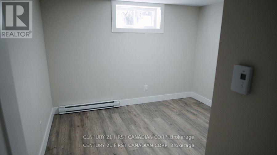 Lower - 1072 Jalna Boulevard, London South, Ontario  N6E 2J5 - Photo 4 - X12510676