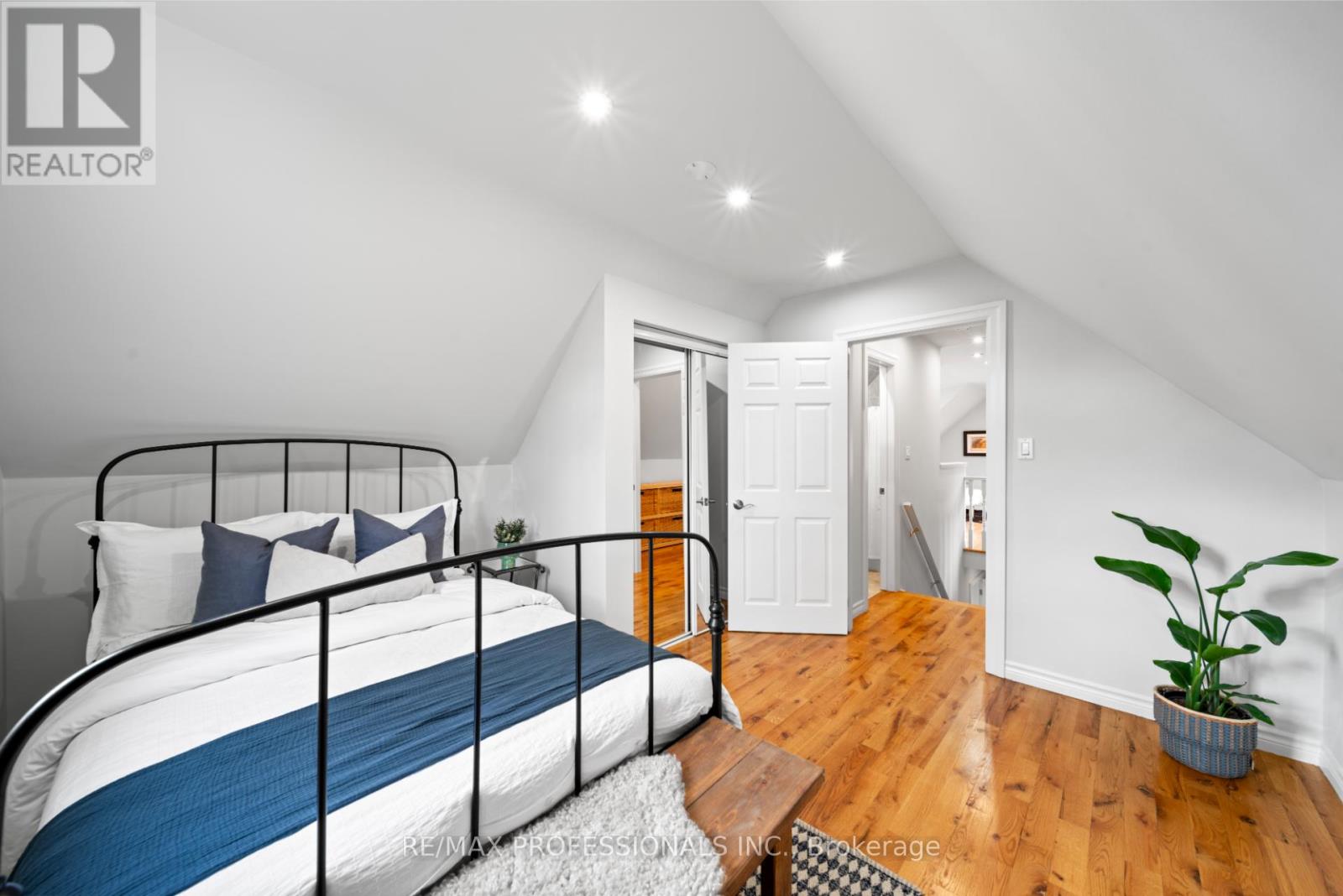 10 Ramsgate Road, Toronto, Ontario  M8V 2H2 - Photo 30 - W12510512