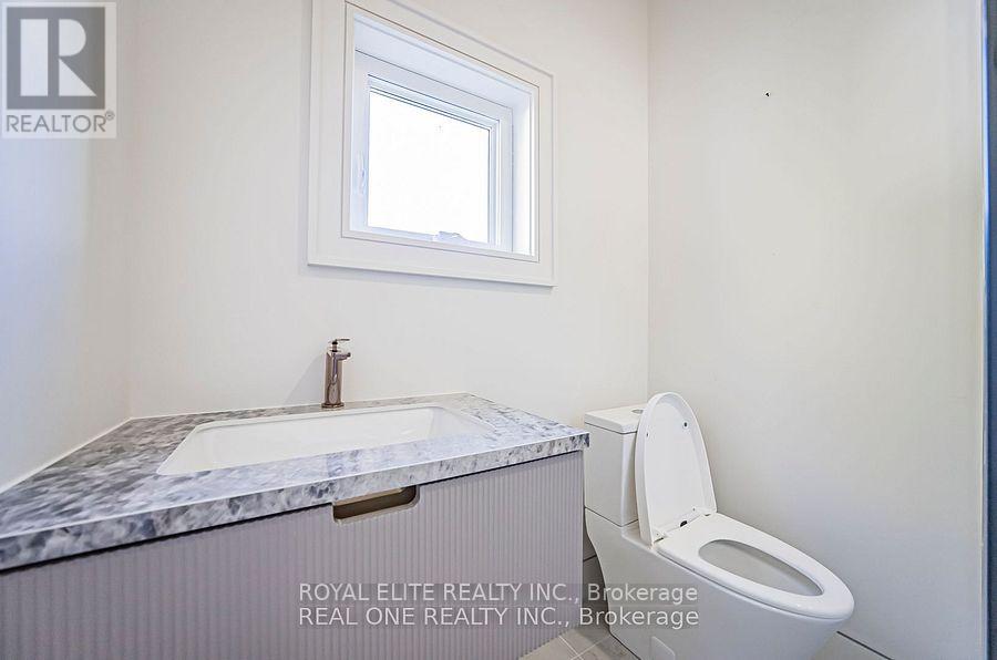 16 Mulberry Crescent, Toronto, Ontario M6C 1N5 - Photo 10 - C12510640