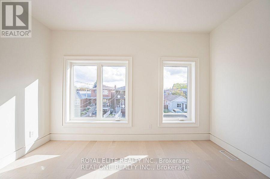 16 Mulberry Crescent, Toronto, Ontario M6C 1N5 - Photo 17 - C12510640