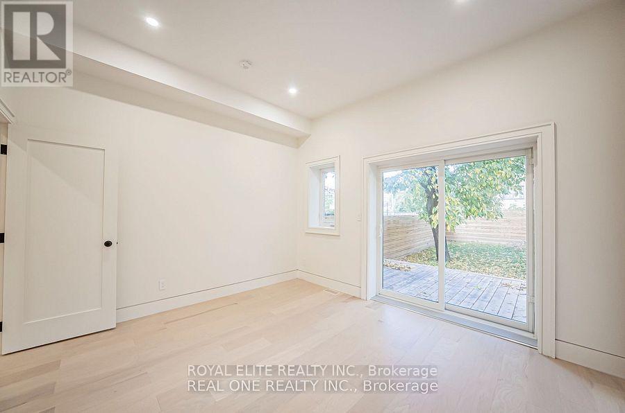 16 Mulberry Crescent, Toronto, Ontario M6C 1N5 - Photo 19 - C12510640