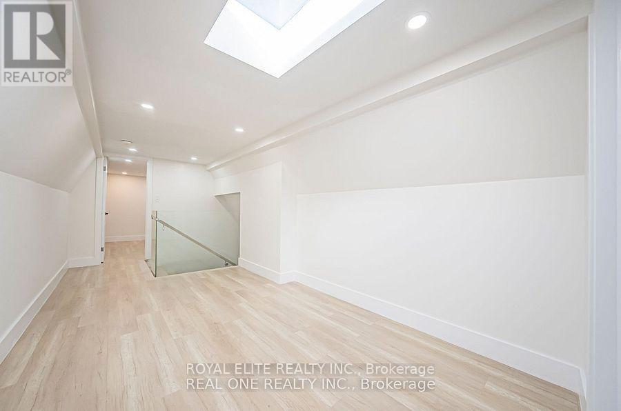 16 Mulberry Crescent, Toronto, Ontario M6C 1N5 - Photo 20 - C12510640