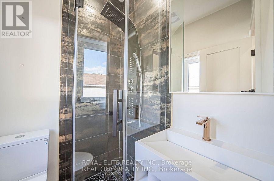 16 Mulberry Crescent, Toronto, Ontario M6C 1N5 - Photo 21 - C12510640