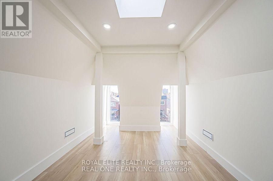 16 Mulberry Crescent, Toronto, Ontario M6C 1N5 - Photo 25 - C12510640