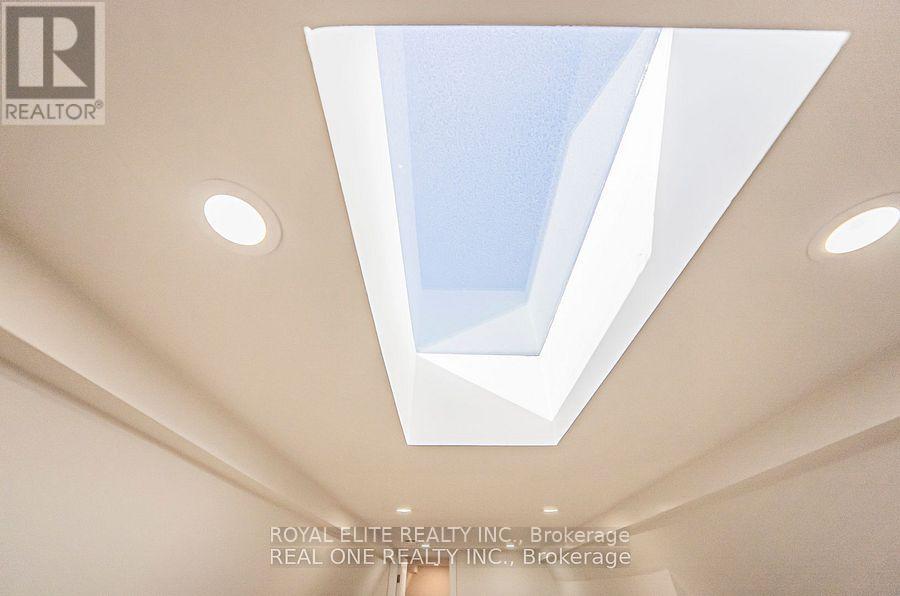 16 Mulberry Crescent, Toronto, Ontario M6C 1N5 - Photo 26 - C12510640