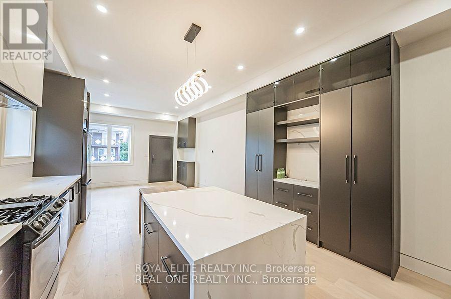 16 Mulberry Crescent, Toronto, Ontario M6C 1N5 - Photo 30 - C12510640