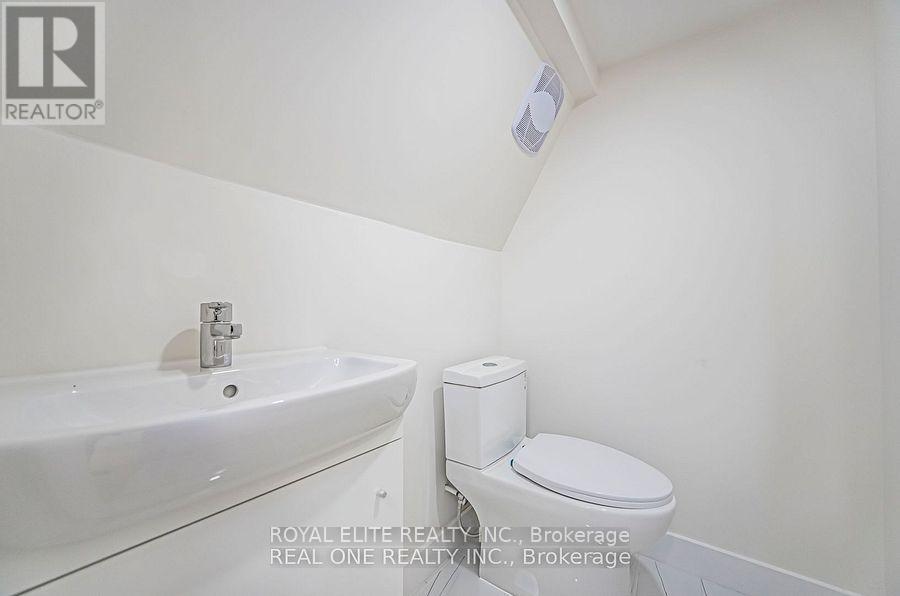 16 Mulberry Crescent, Toronto, Ontario M6C 1N5 - Photo 31 - C12510640