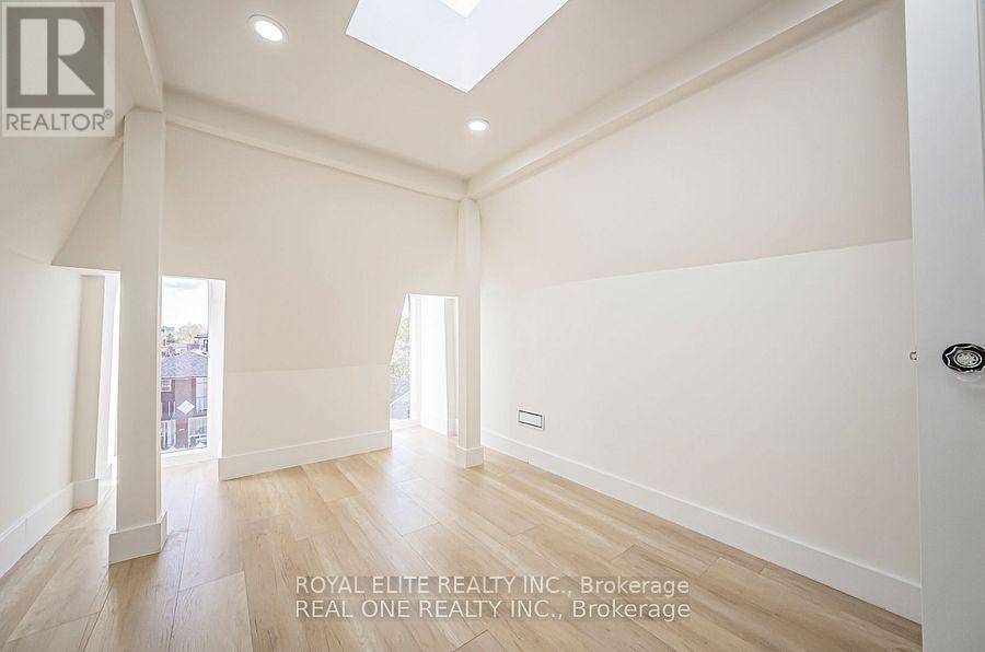 16 Mulberry Crescent, Toronto, Ontario M6C 1N5 - Photo 32 - C12510640