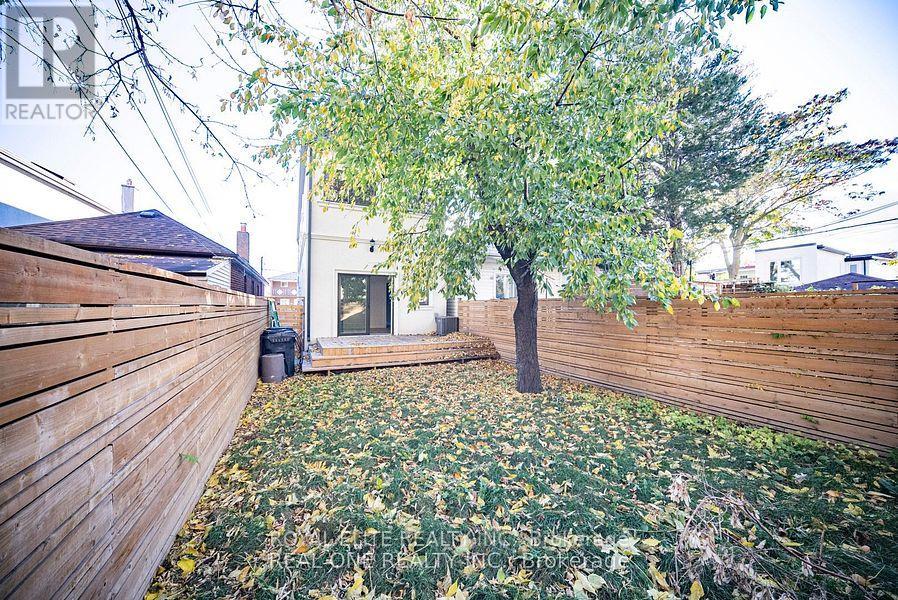 16 Mulberry Crescent, Toronto, Ontario M6C 1N5 - Photo 38 - C12510640