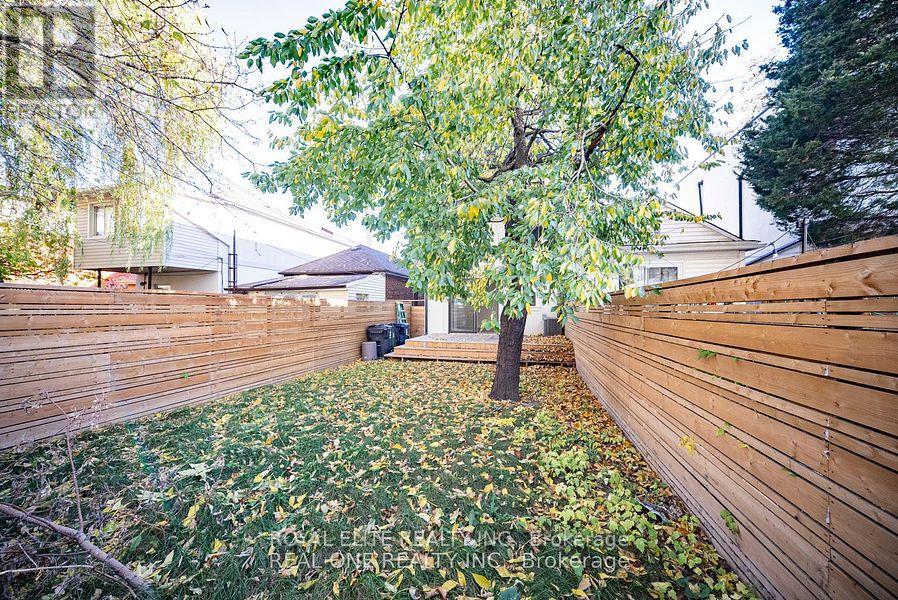 16 Mulberry Crescent, Toronto, Ontario M6C 1N5 - Photo 39 - C12510640