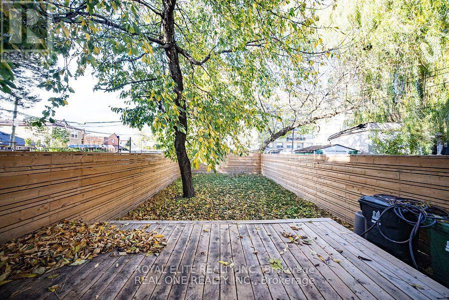 16 Mulberry Crescent, Toronto, Ontario M6C 1N5 - Photo 40 - C12510640