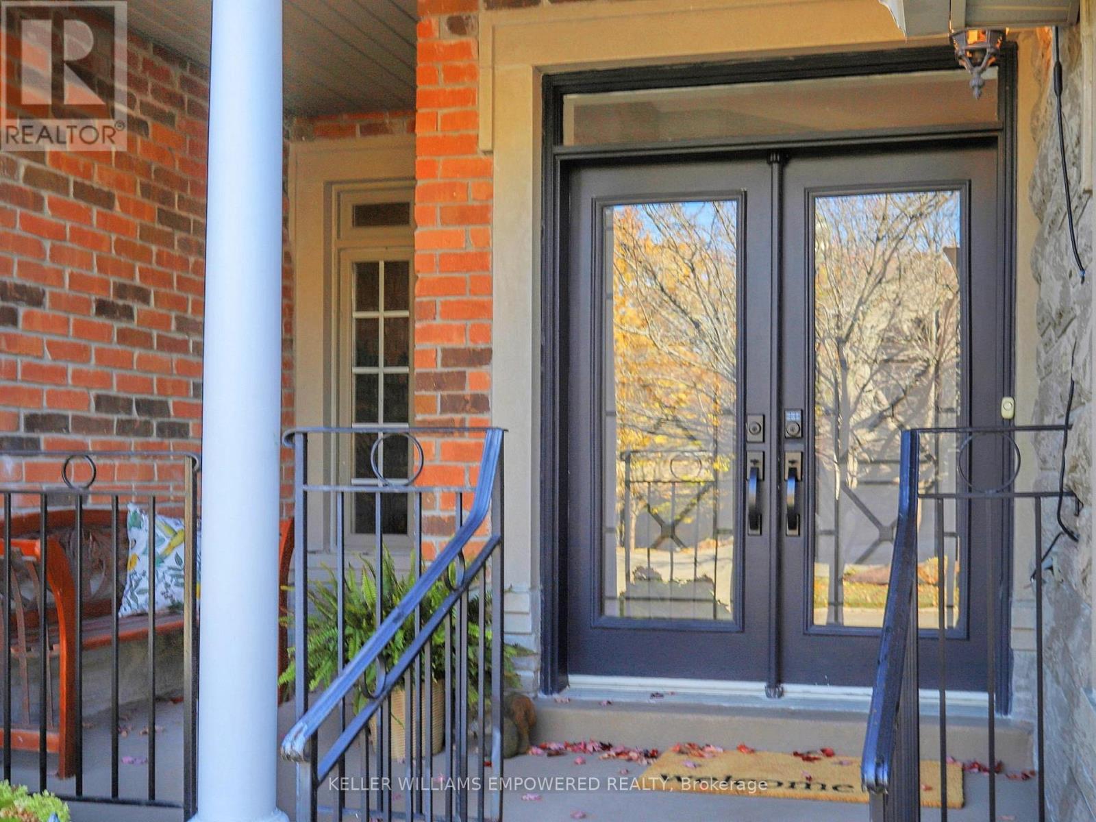 37 Tucker Court, Aurora, Ontario  L4G 7T2 - Photo 2 - N12510652