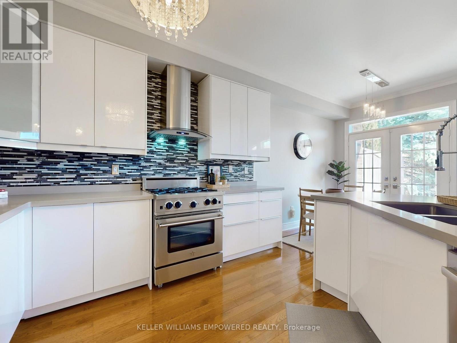 37 Tucker Court, Aurora, Ontario  L4G 7T2 - Photo 6 - N12510652