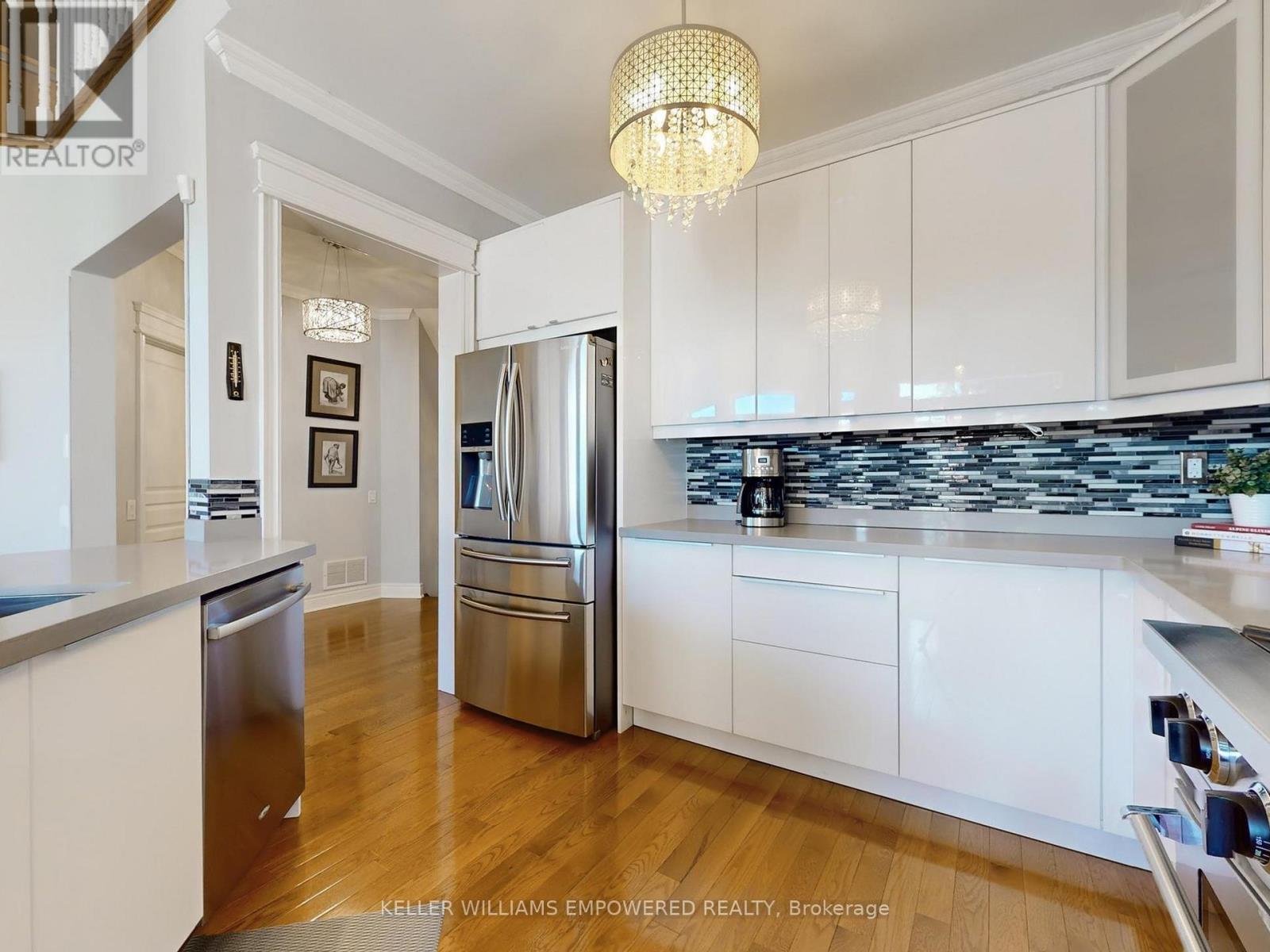 37 Tucker Court, Aurora, Ontario  L4G 7T2 - Photo 7 - N12510652