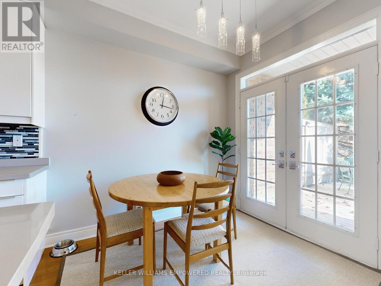 37 Tucker Court, Aurora, Ontario  L4G 7T2 - Photo 8 - N12510652