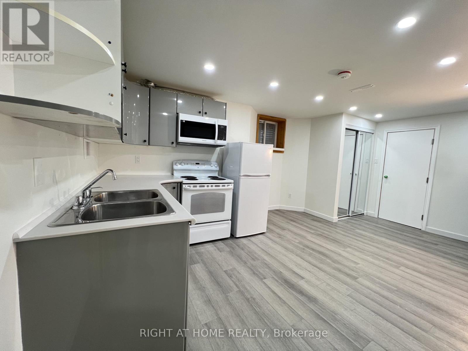 Lower 2 - 62 Mcclenny Drive, Aurora, Ontario  L4G 5N6 - Photo 4 - N12510682