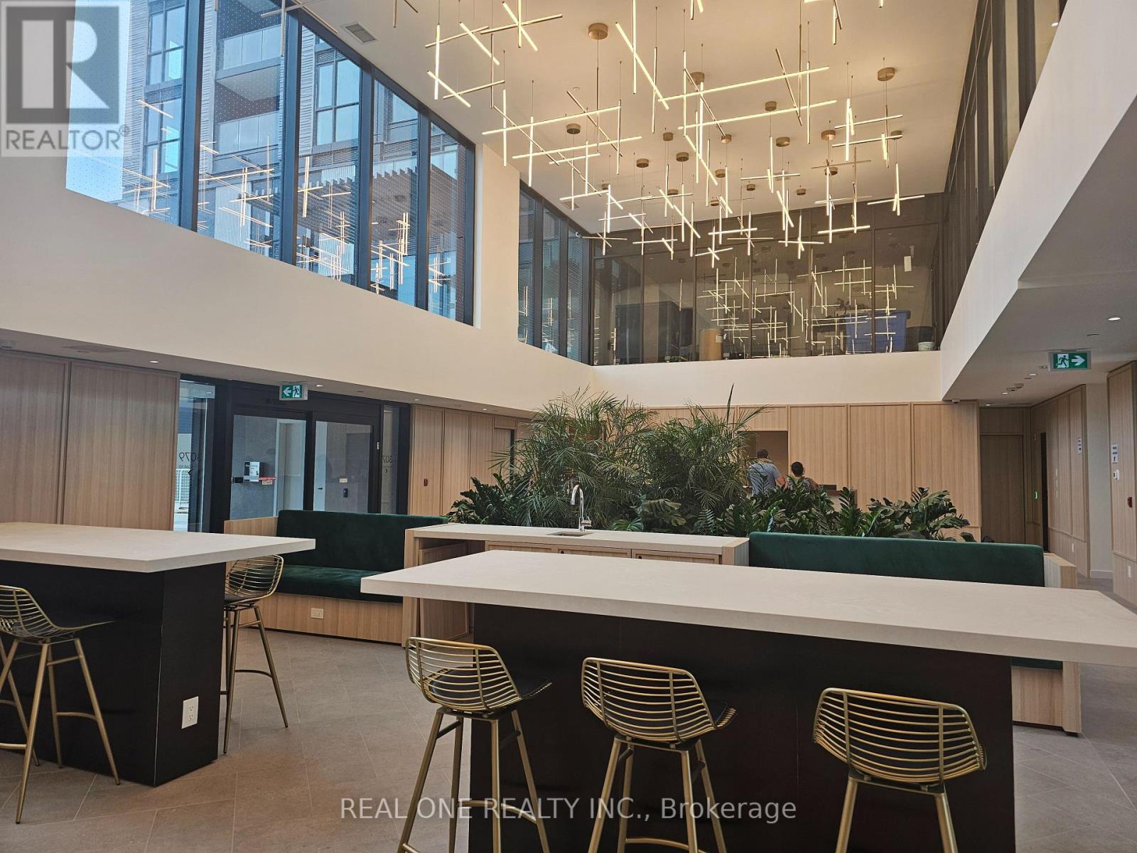 907 - 3071 Trafalgar Road, Oakville, Ontario  L6H 8C6 - Photo 3 - W12510636