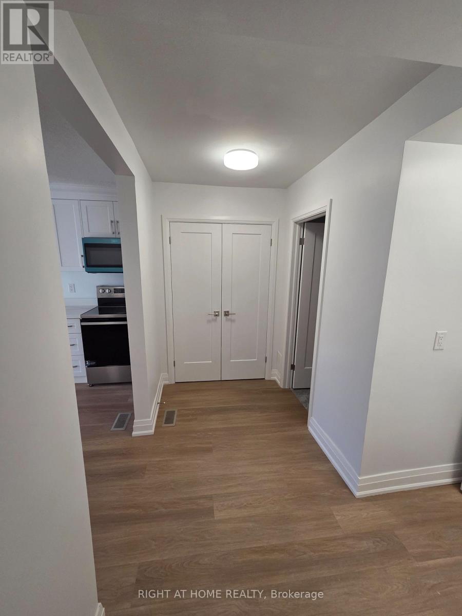 78a - 76 Lakeshore Road E, Mississauga, Ontario  L5G 1E1 - Photo 2 - W12510668