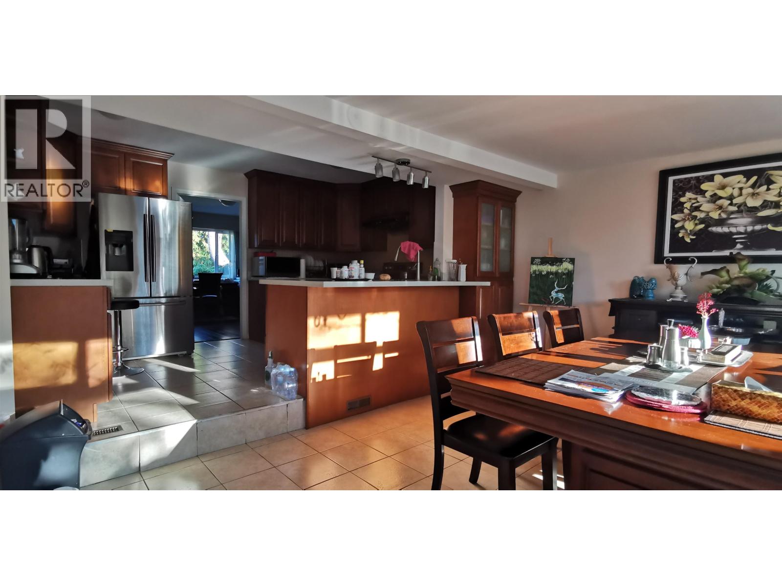 5681 Sardis Crescent, Burnaby, British Columbia V5H 3K4 - Photo 4 - R3064891