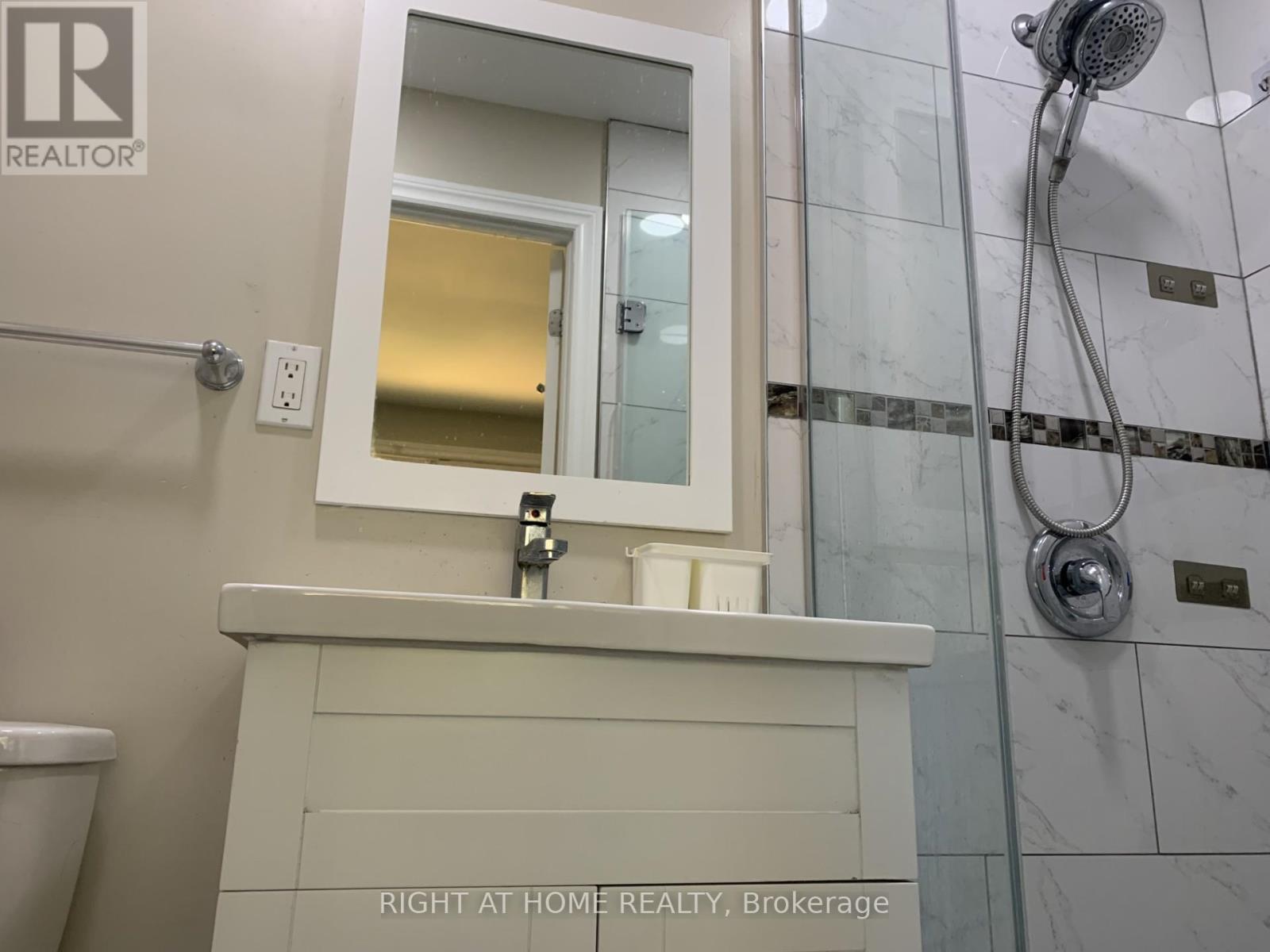 26 Arrowflight Drive, Markham, Ontario  L3P 1S1 - Photo 9 - N12505332