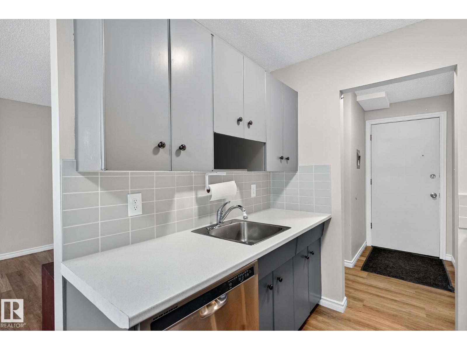 #6 10035 155 St Nw, Edmonton, Alberta T5P 2L4 - Photo 3 - E4464735