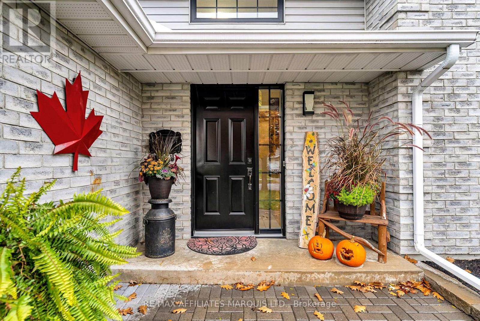 296 Northwoods Crescent, Cornwall, Ontario K6H 7M5 - Photo 2 - X12510706