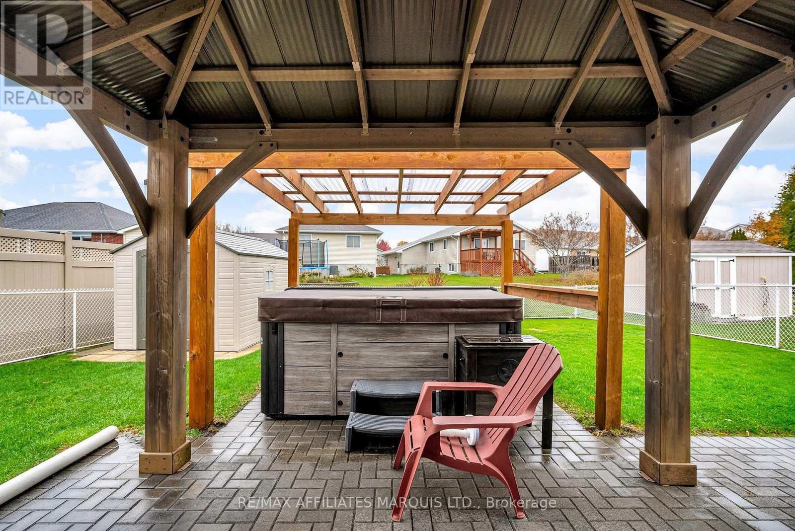 296 Northwoods Crescent, Cornwall, Ontario K6H 7M5 - Photo 3 - X12510706