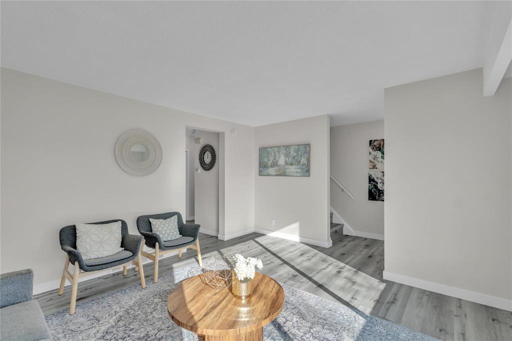 9 Maevista Place, Winnipeg, Manitoba  R2P 0L8 - Photo 3 - 202527878