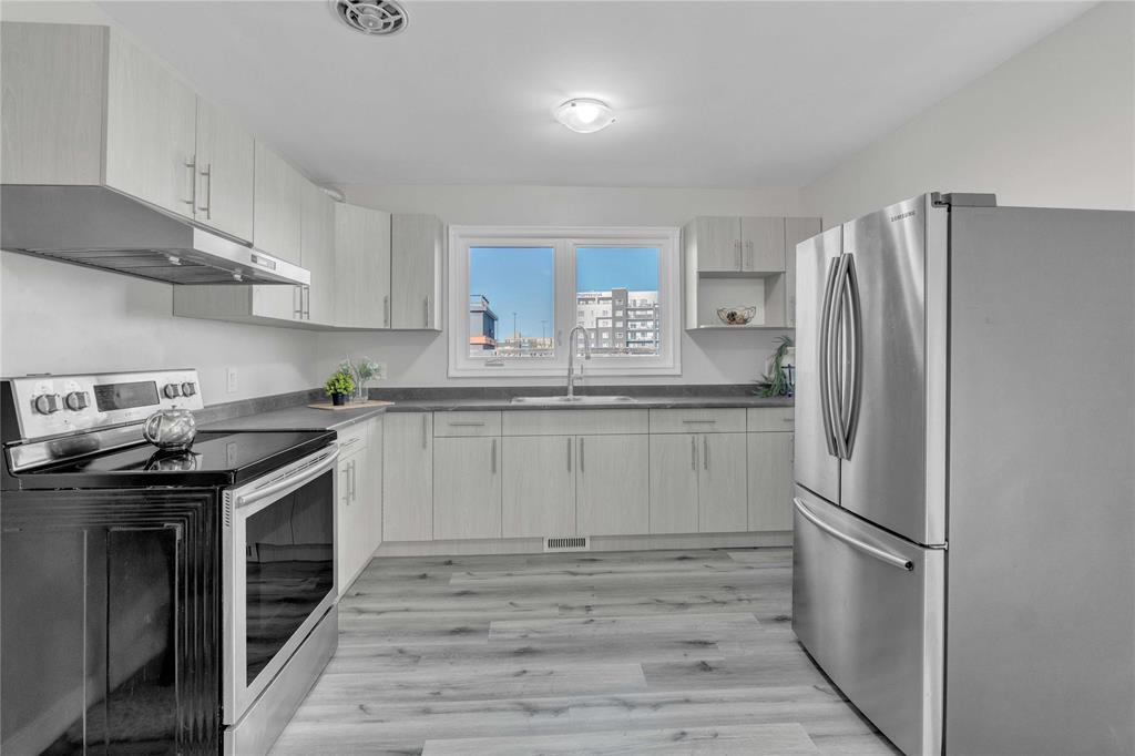 9 Maevista Place, Winnipeg, Manitoba  R2P 0L8 - Photo 5 - 202527878