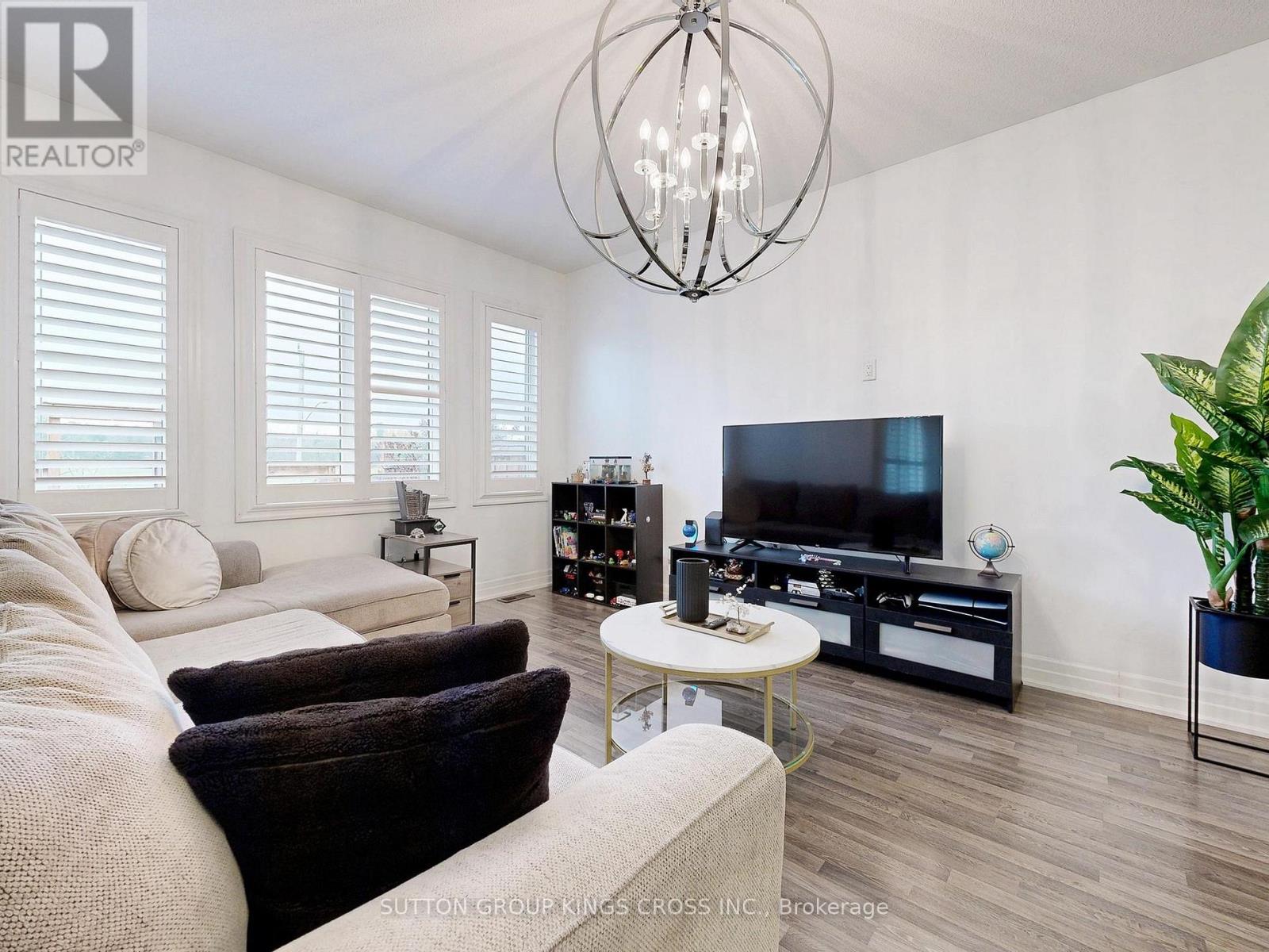 119 Wagner Crescent, Essa, Ontario  L0M 1B6 - Photo 7 - N12455530