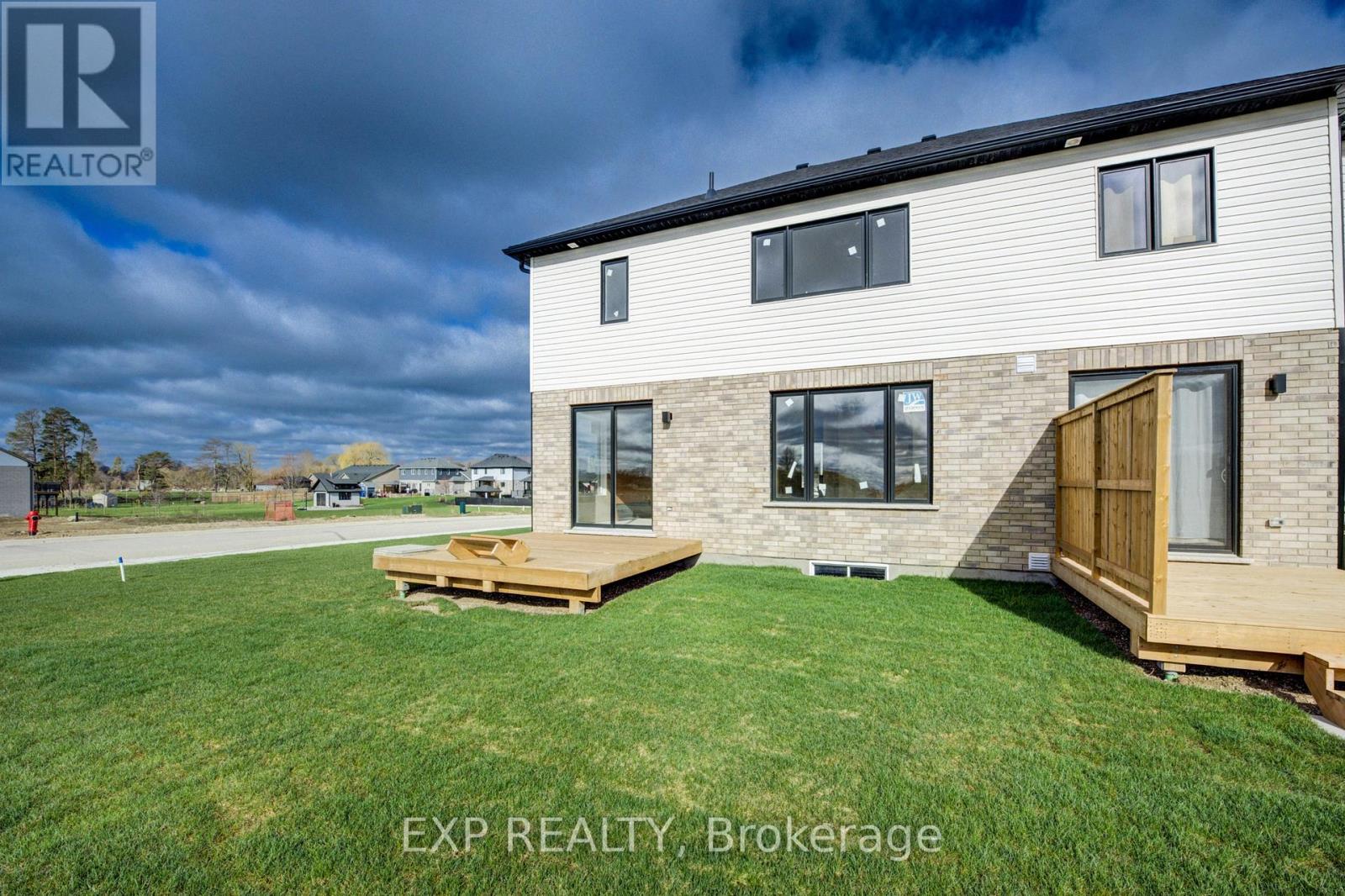 40 Anne Street W, Minto, Ontario  N0G 1Z0 - Photo 3 - X12143273