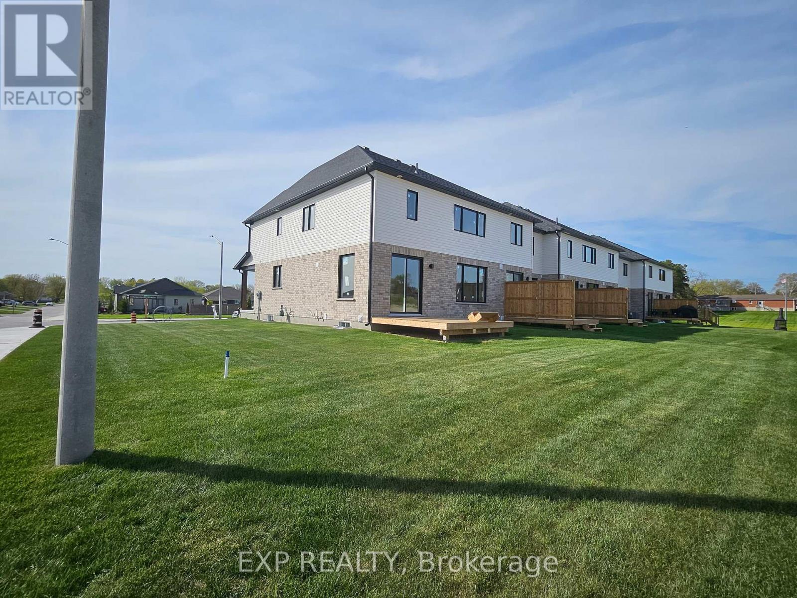 40 Anne Street W, Minto, Ontario  N0G 1Z0 - Photo 5 - X12143273